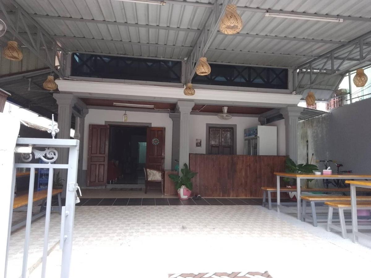 Funny Backpacker Hostel Luang Prabang Exterior photo